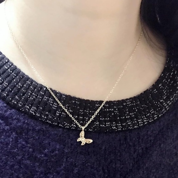Butterfly Pendant Necklace NWT - Picture 3 of 4